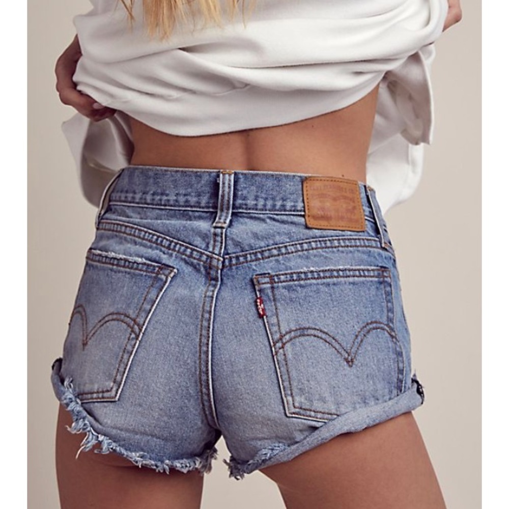 Levi’s Jean Shorts (mid/high waisted)